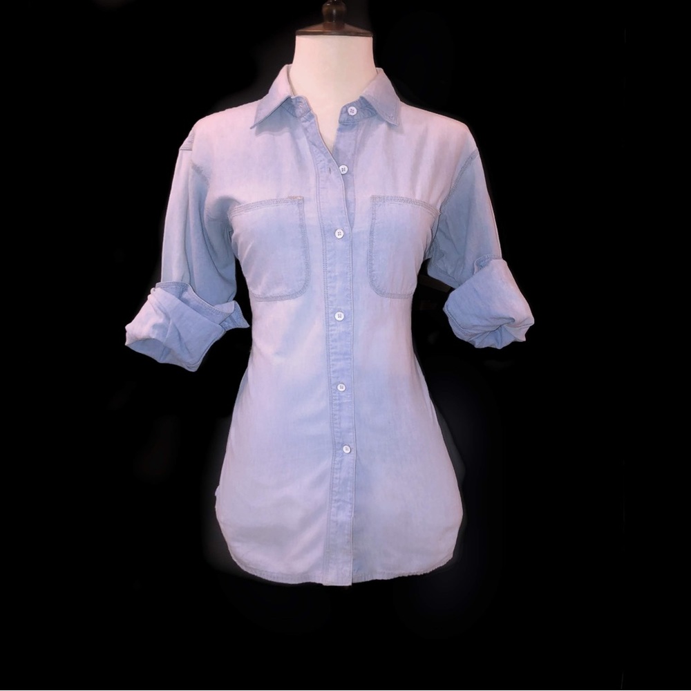 Madewell Lightweight Chambray Button-Down Shirt - image 1